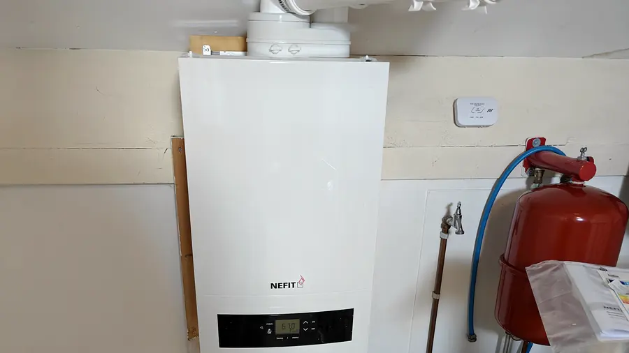Nefit cv-ketel met concentrische rookgasafvoer, expansievat en koolmonoxidemelder